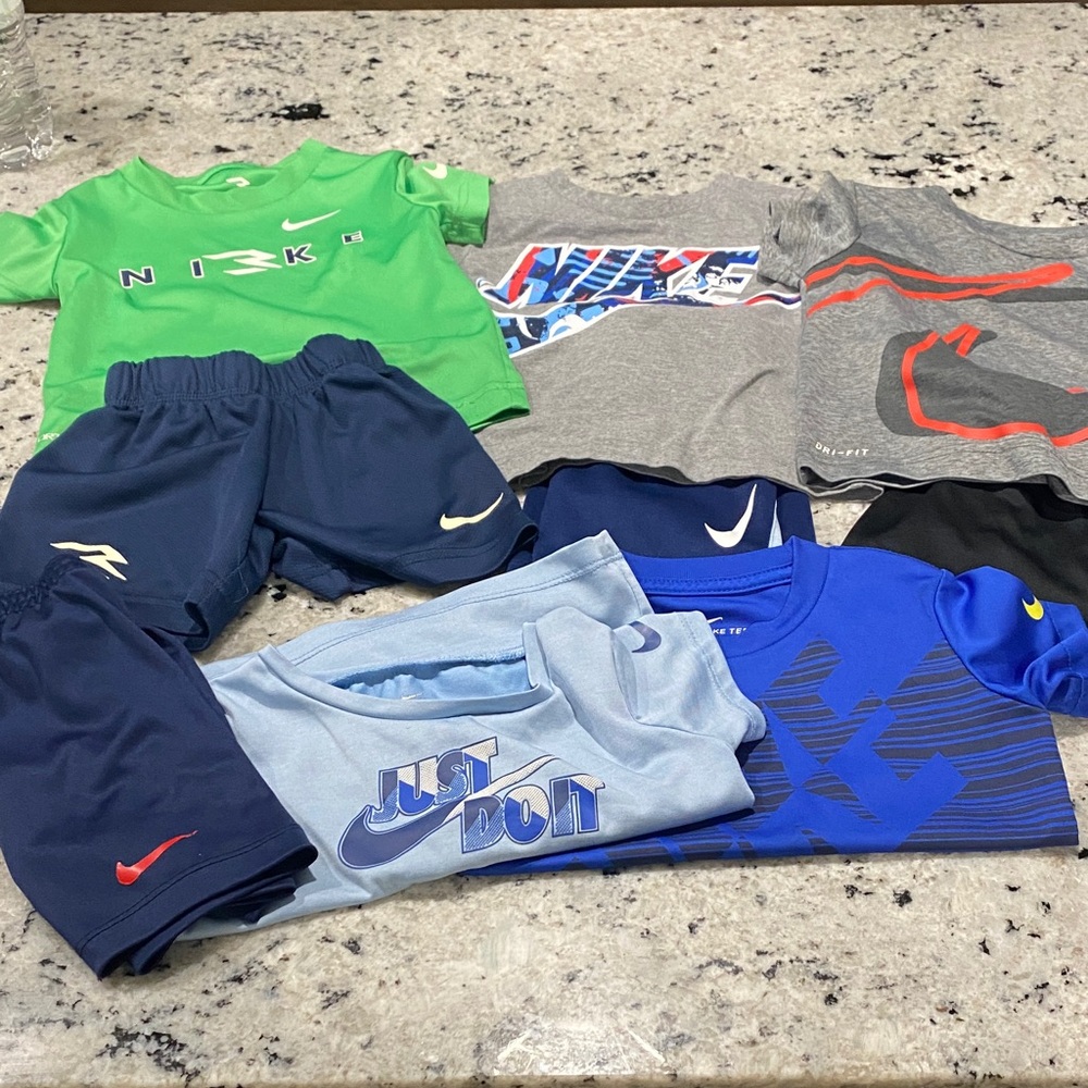 24/2t Nike Kids' T-Shirt and Shorts Set
